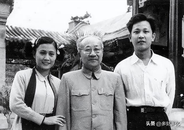 开国大将因工作问题被毛主席严厉批评，60岁无奈离职休养，晚年获主席特批享受元帅级
