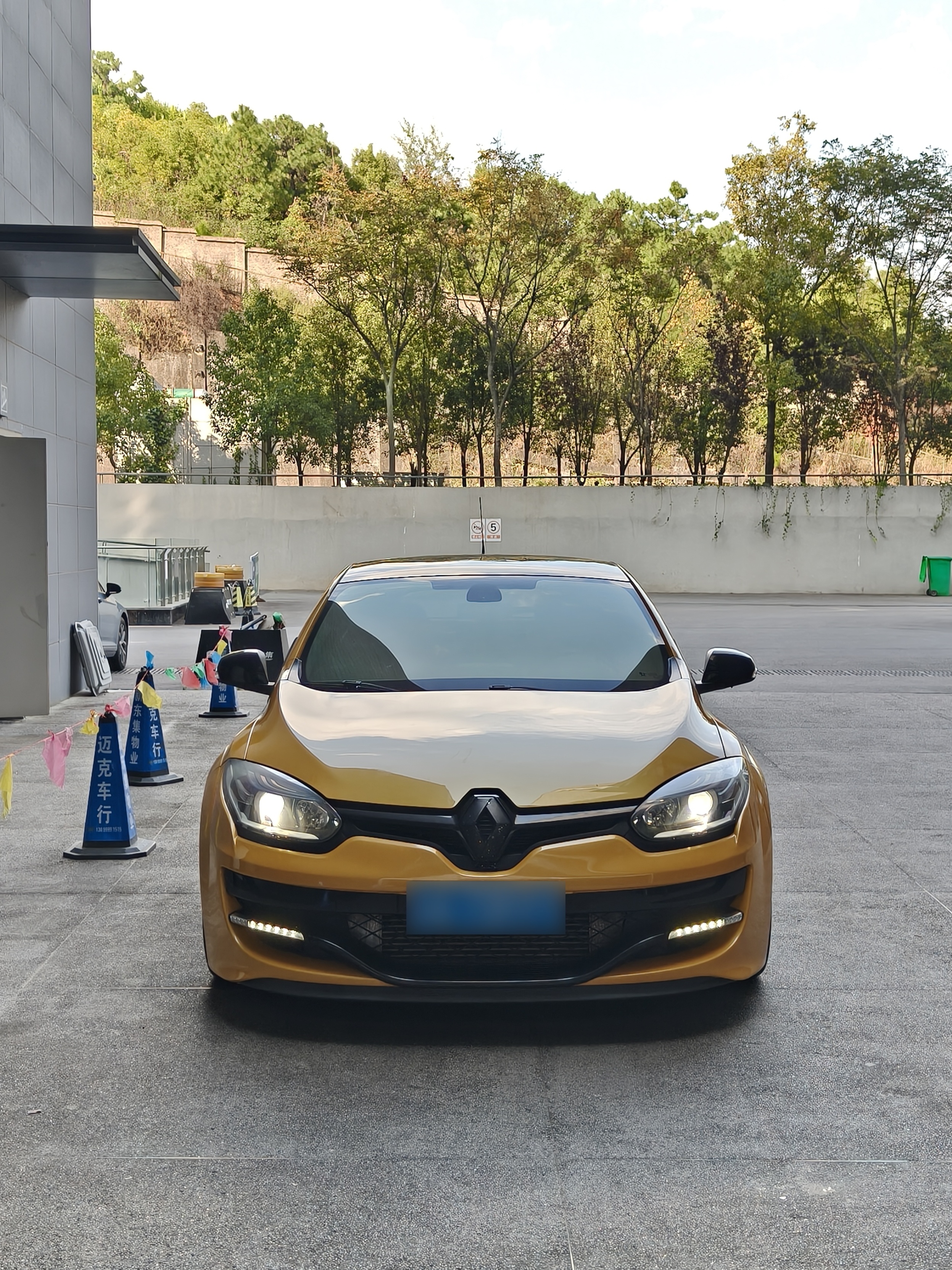 开了一上午EK，觉得自己太烂仔了，那下午就只能继续烂仔了，来朋友这里开个髮车[赞