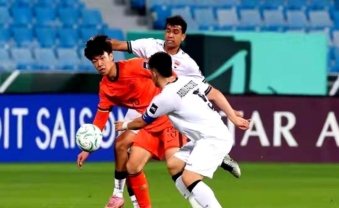 队长伤了，顶替队长的也伤了，另一个刚上去踢了几分钟的，直接重伤，好家伙，我一看这