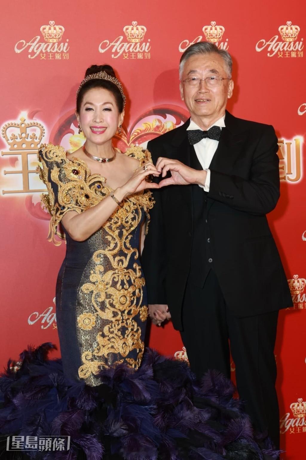 星岛：王玉环成保险公司首位女性行政区域总监 继续工作不会退休 视胡枫为最好学习榜