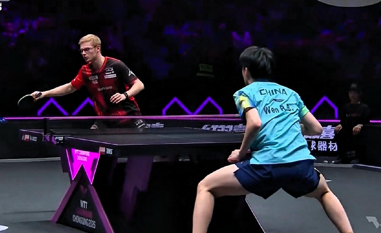 好样的，温瑞博11-9扳回一局，比分追至1-2暂时落后。
开局落后，6-6追平，