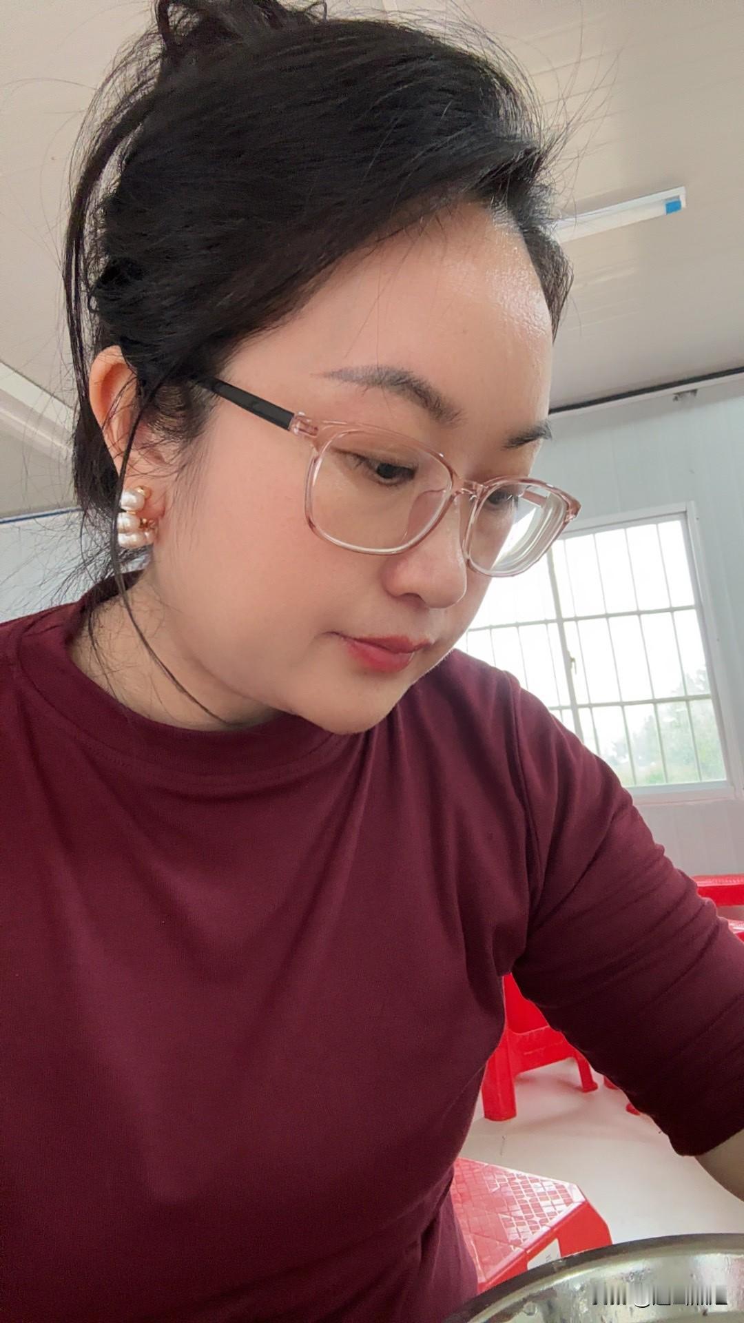 新项目的饭堂伙食，你觉得怎么样？

我觉得还不错，典型的广东菜式，清淡朴实的家常
