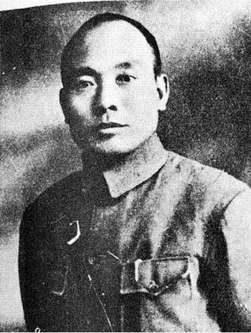 汤恩伯登船逃台，家眷全都一并带走，唯独相伴二十多年的发妻马阿谦，被他无情丢在码头