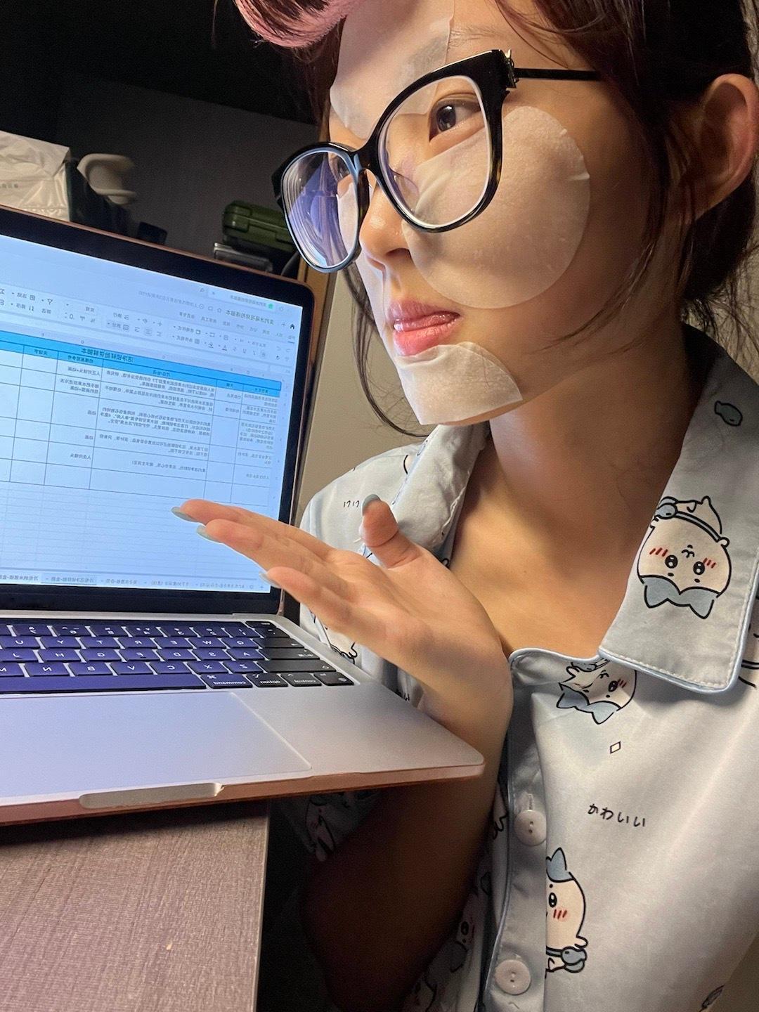 一晚上写完四个脚本好高效呀嘻嘻 瓦瓦好好玩。还想玩[哈哈] ​​​
