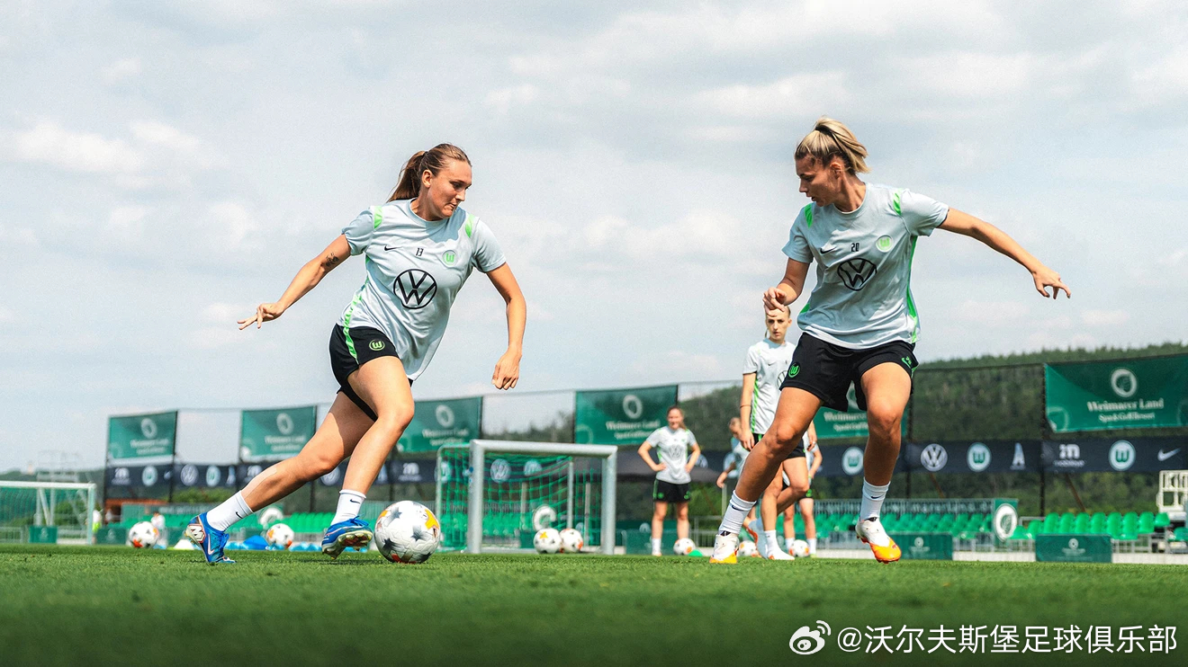 🐺💚【重返合练！一起来认识狼堡女足前锋弗洛】此前因膝伤缺席赛季开局的丹麦前锋
