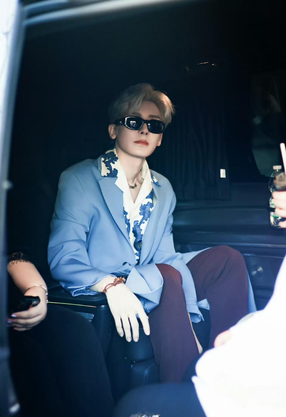 侯明昊米兰时装周两套look🈶 一套潮流霸总 一套时尚贵公子！今天真的狠狠ge