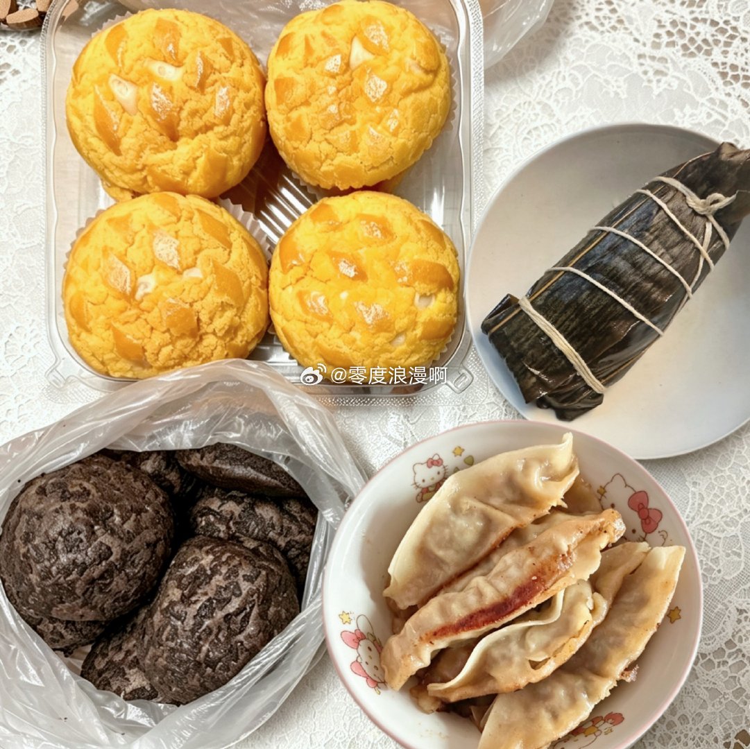 燃烧的陀螺仪  早安吃早饭～奥利奥泡芙，菠萝包，粽子还有锅贴