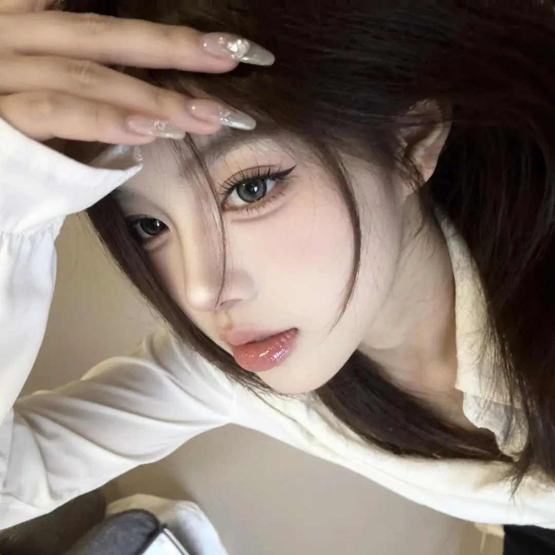 AI清冷自拍 ai创作 写真 写真情绪片