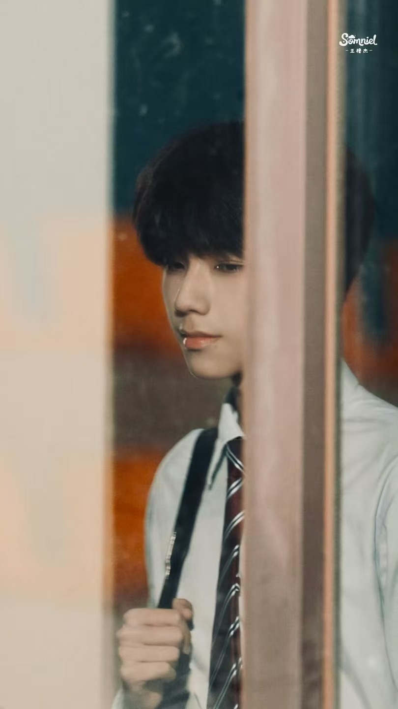 王橹杰高会粉丝数断层10万，每一份喜欢都很真诚。人气背后是一路的努力与坚持，温柔