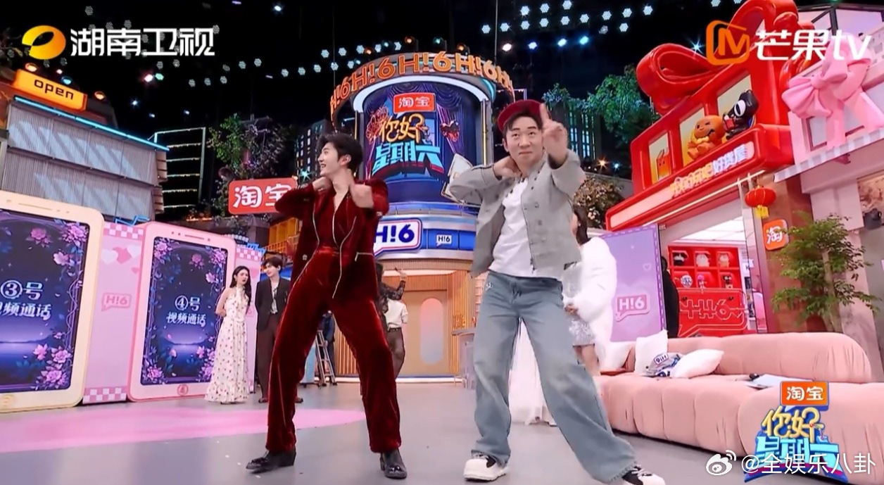 陈哲远是什么人间小甜豆啊！跳“cha了依赖摇”的时候笑容好有感染力，阳光又治愈，