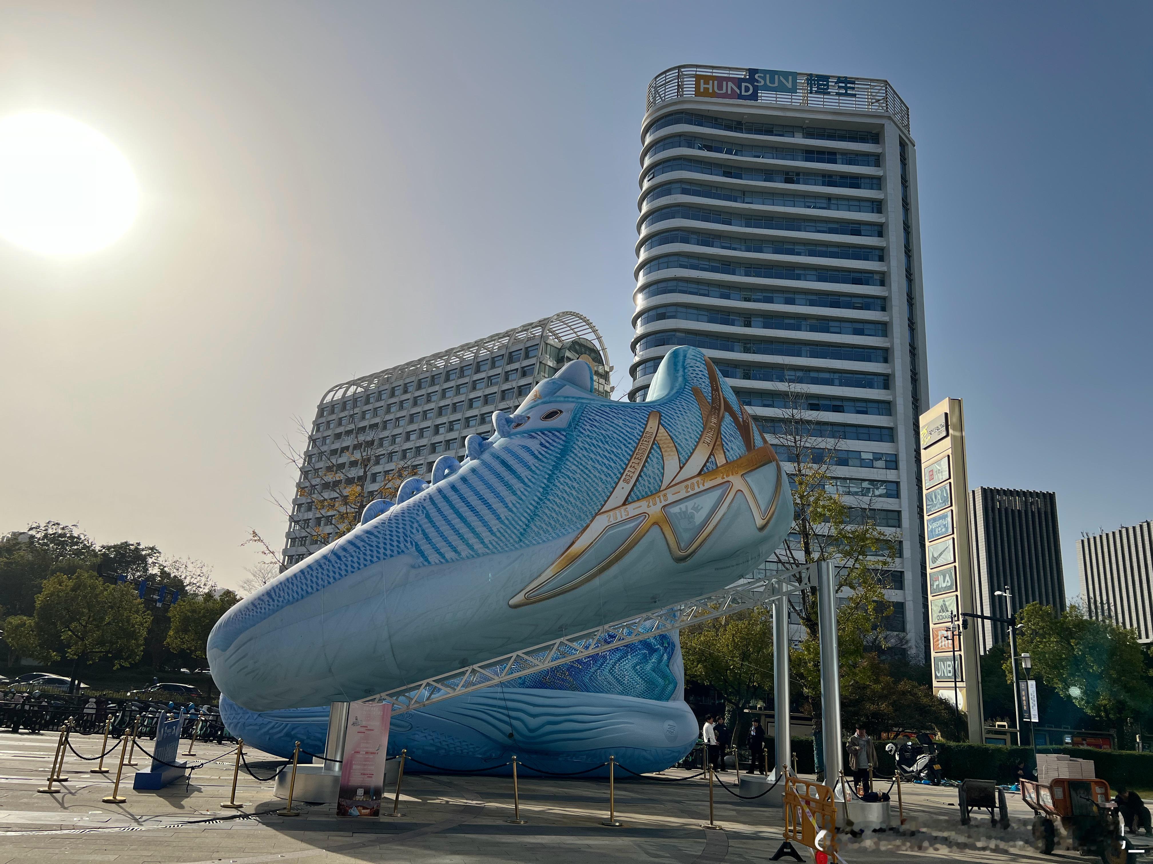 面试完路过一个KT11，版型不错 