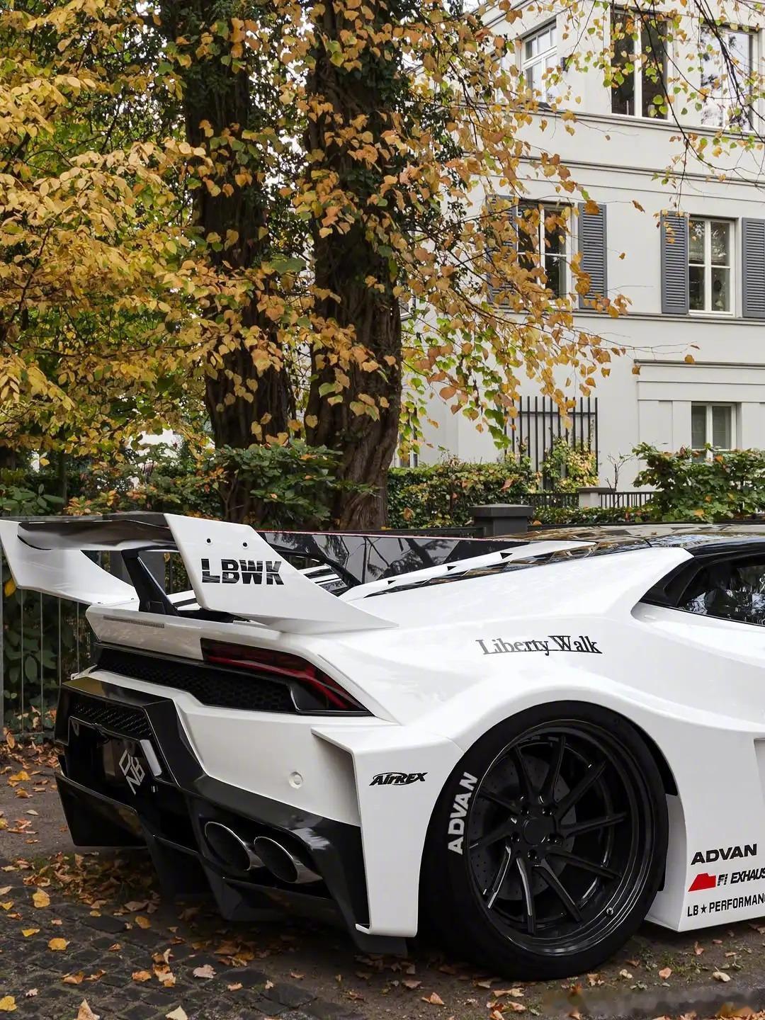 Liberty Walk 宽体 Huracán，不简约也不简单 