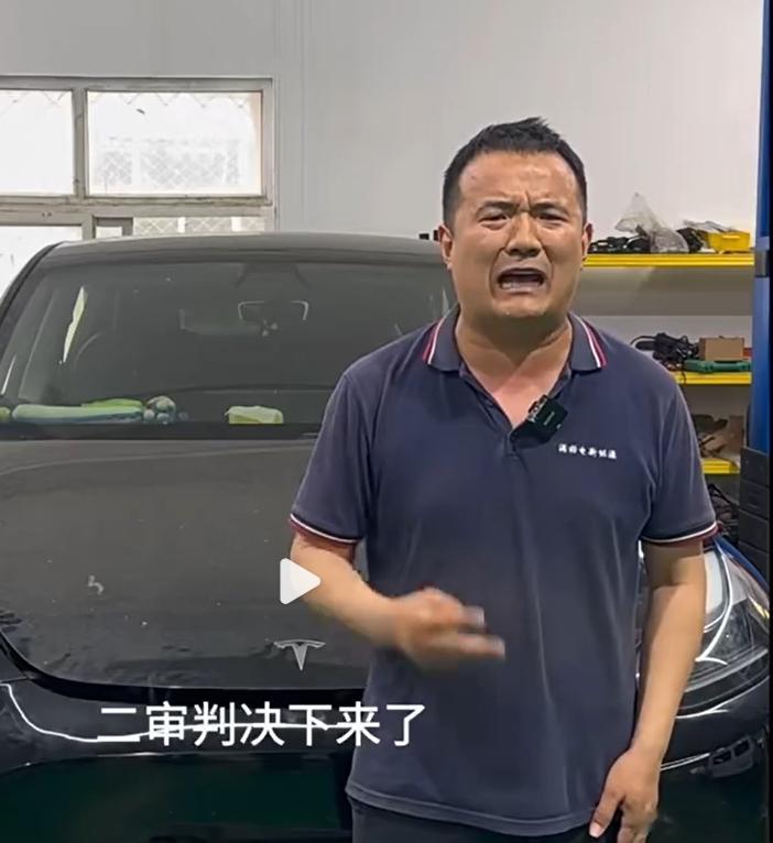 龙哥讲电车向比亚迪公开致歉你看看龙哥那张脸，都难受成什么样子了。现在车企法务部一