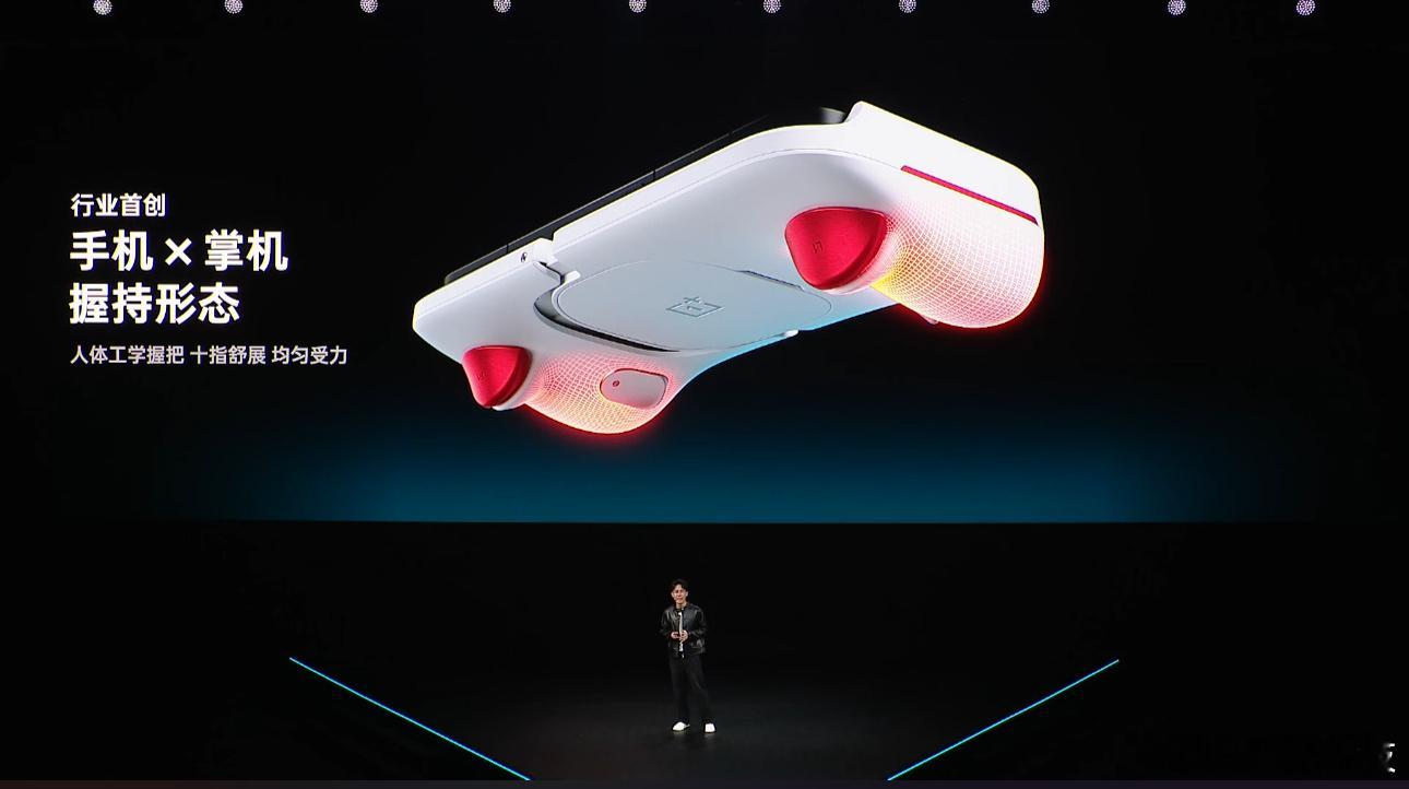 枪神手柄！这可是我们的第一台手游掌机！1.8ms微动机械按键，极速响应！真的强！