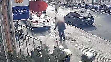 破防了！黑龙江76岁老人，瞒着全家人，独自坐了两天两夜火车，跨越2200公里跑到