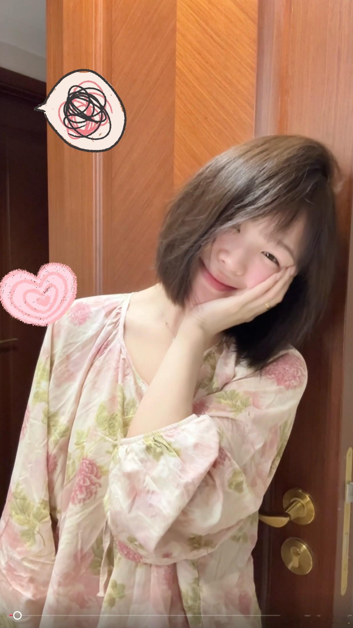 刚吹完的每根头发丝都是那么的松弛 ​​​
