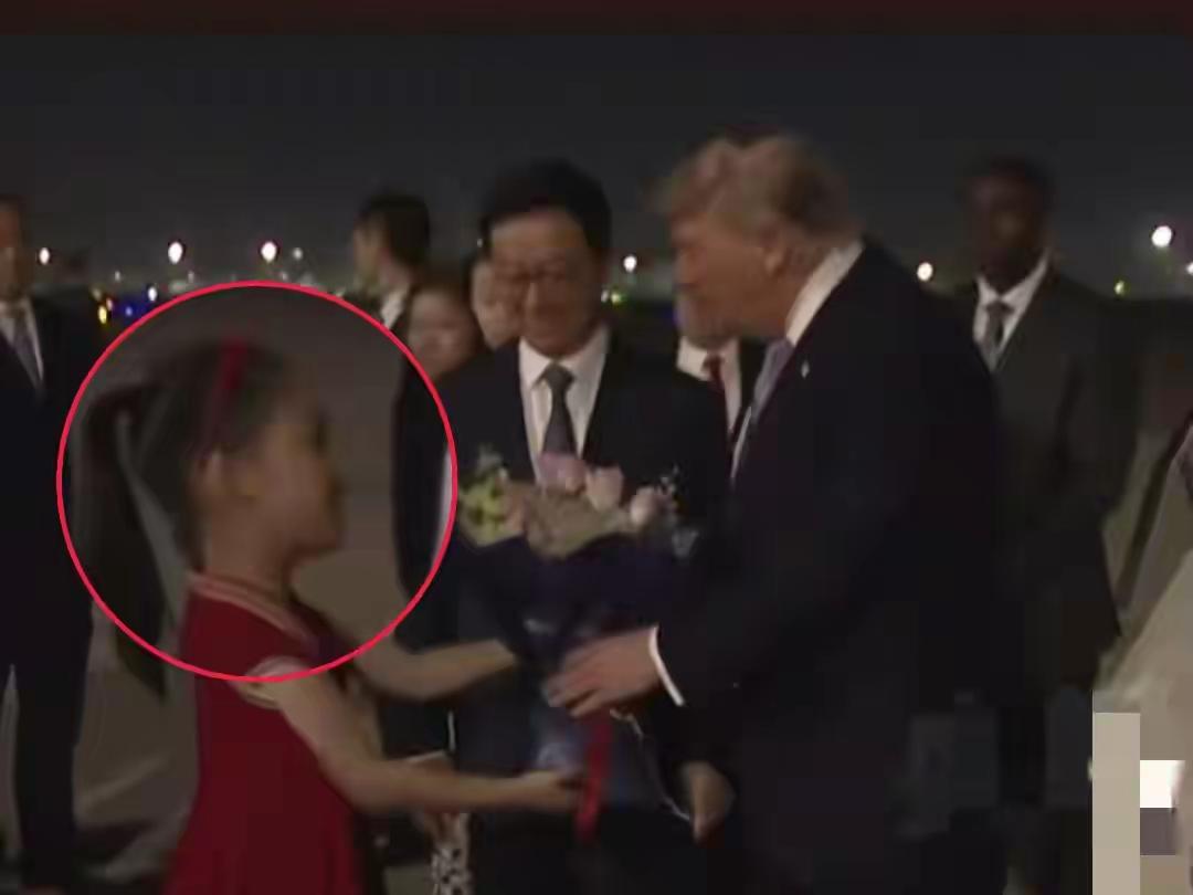 最动人的不是盛大仪式，是这抹稚嫩的中国暖意。

​​昨晚的迎接仪式，盛大又庄重，