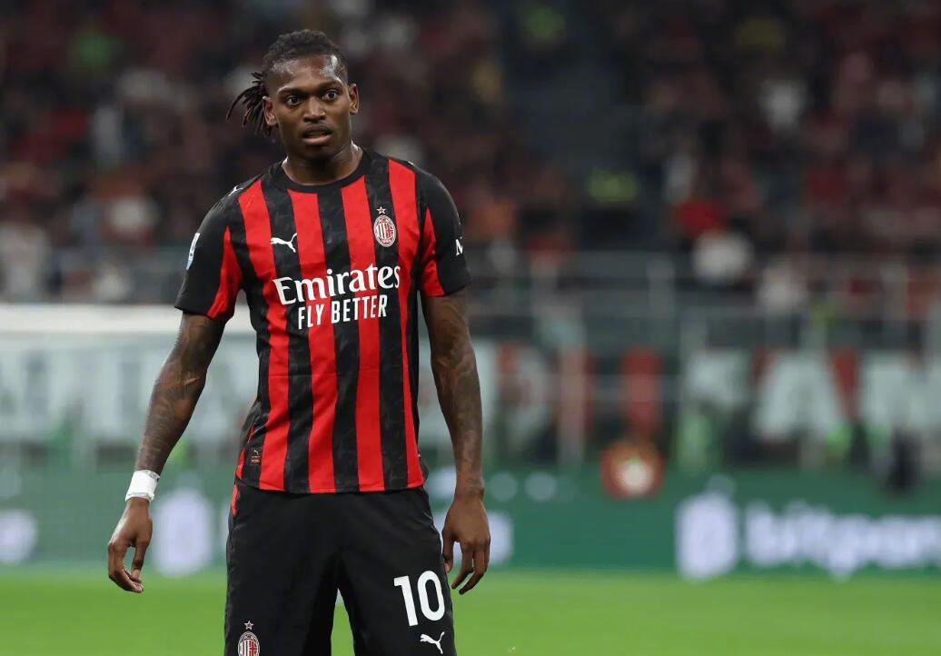 据意大利媒体的相关报道，曼联派出球探观看了昨晚AC米兰对阵尤文图斯的比赛，重点考