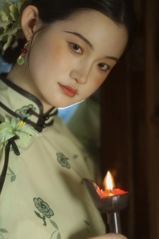 啊啊啊方圆脸真的太适合旗袍了！！！