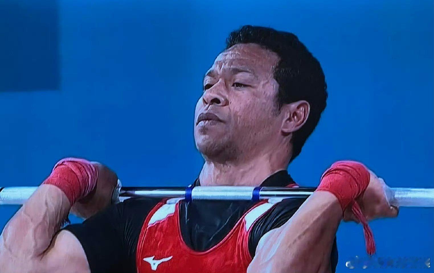 #以为宋小宝去举重了# 哈哈哈还别说我看第一眼“这不是宋小宝吗”，还别说真的挺像