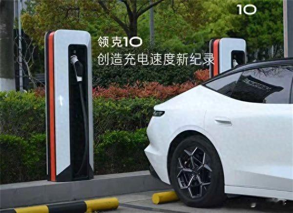 8分42秒 vs 9分钟！吉利“闪电”反杀比亚迪？
上月比亚迪兆瓦闪充刚创下9分
