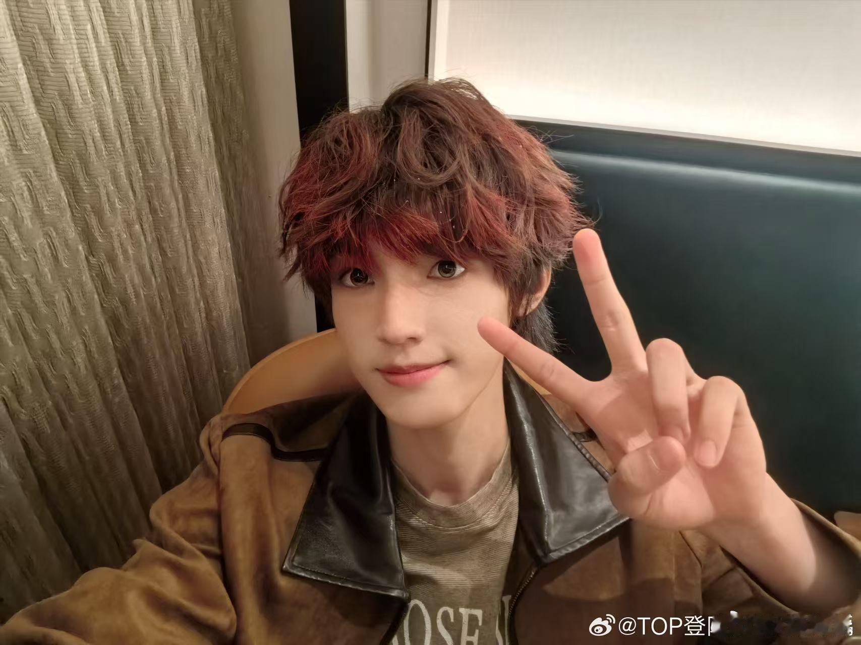 张泽禹说大家辛苦啦 舞台上全力以赴做最好的表演，舞台下心怀感恩问候所有人，张泽禹