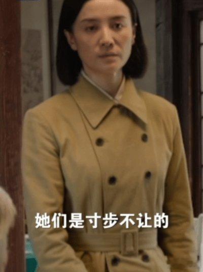看到宋佳就像吃了定心丸被《志愿军》里宋佳演的林月明狠狠戳中了！她是谈判桌上的定海