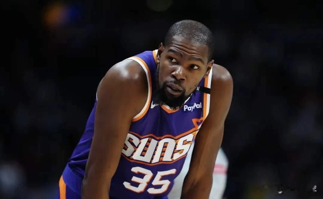 13日，NBA传来两个惊天消息。

1、菲尼克斯太阳队与凯文·杜兰特的“分手”已