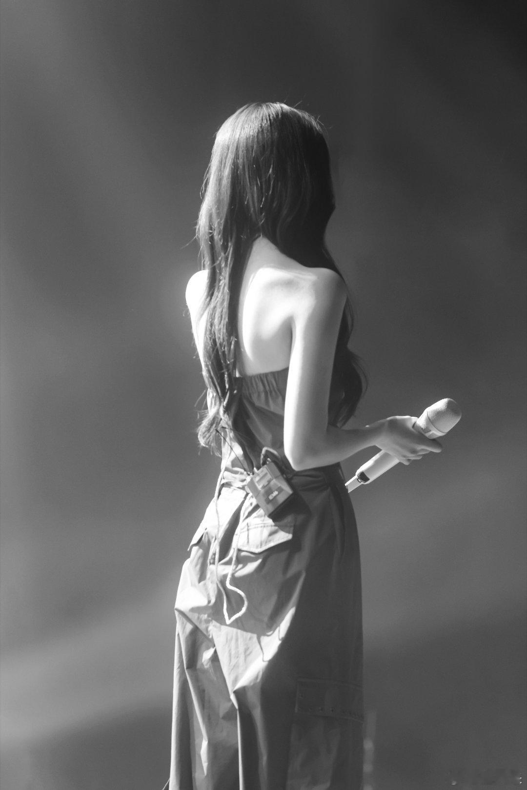 陈卓璇当拾巡回演唱会 好乐无荒xcx更新璇的日常拍摄花絮photo～8，仪态太棒