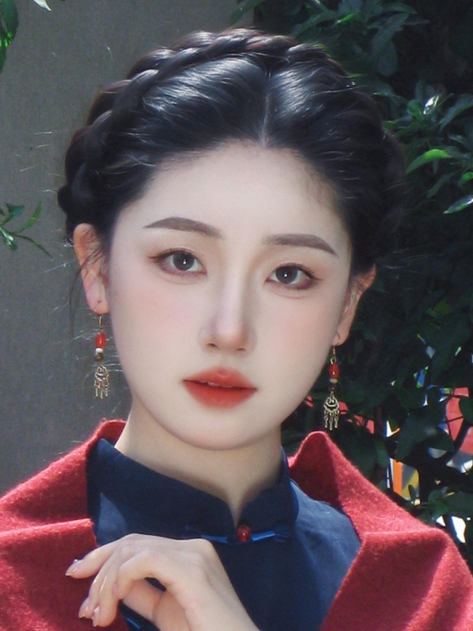 草木蔓发，春山可望。同一个造型搭配不同眼猪猪和服装配饰， 一点点变化就...