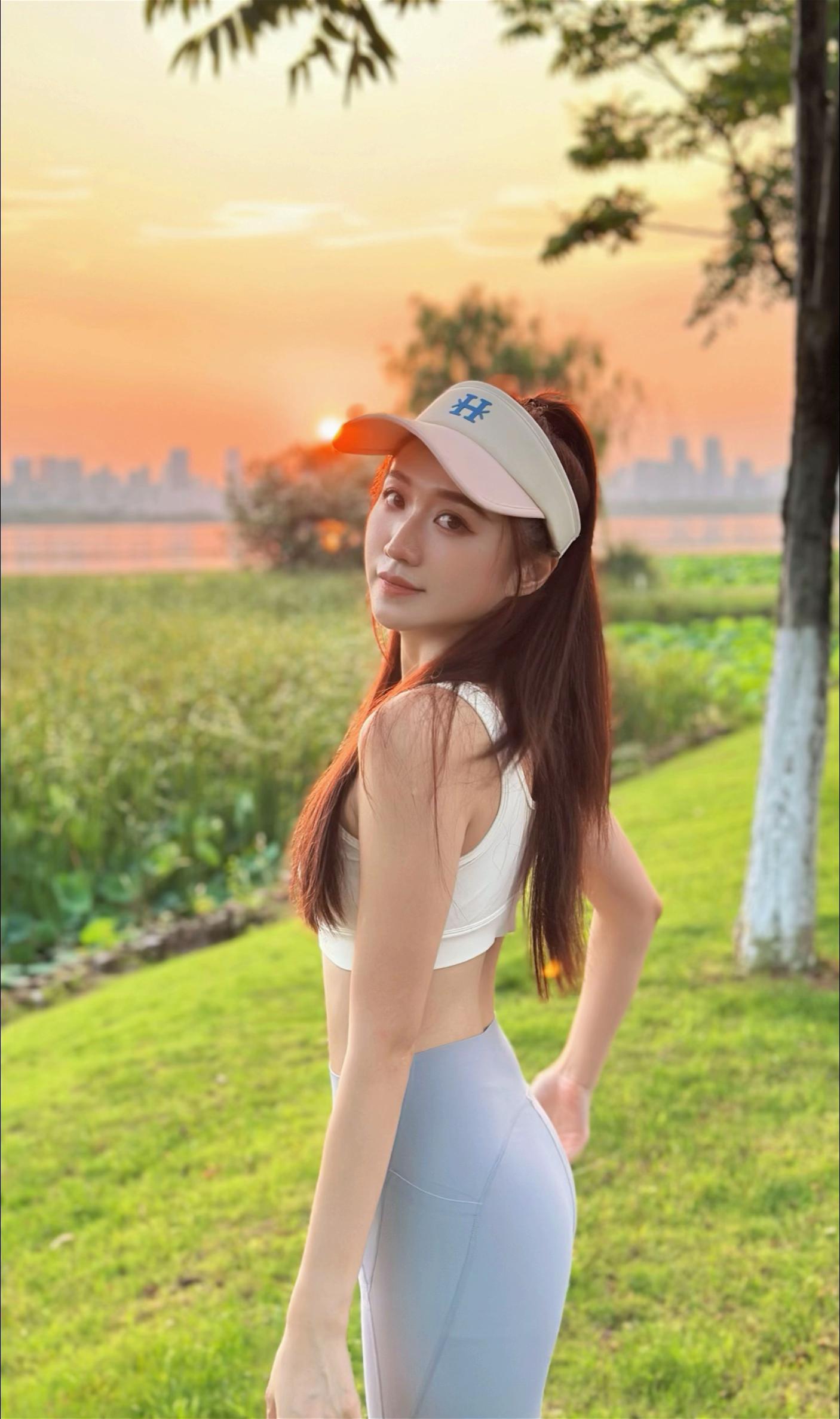长得乖就行了，你管我乖不乖。