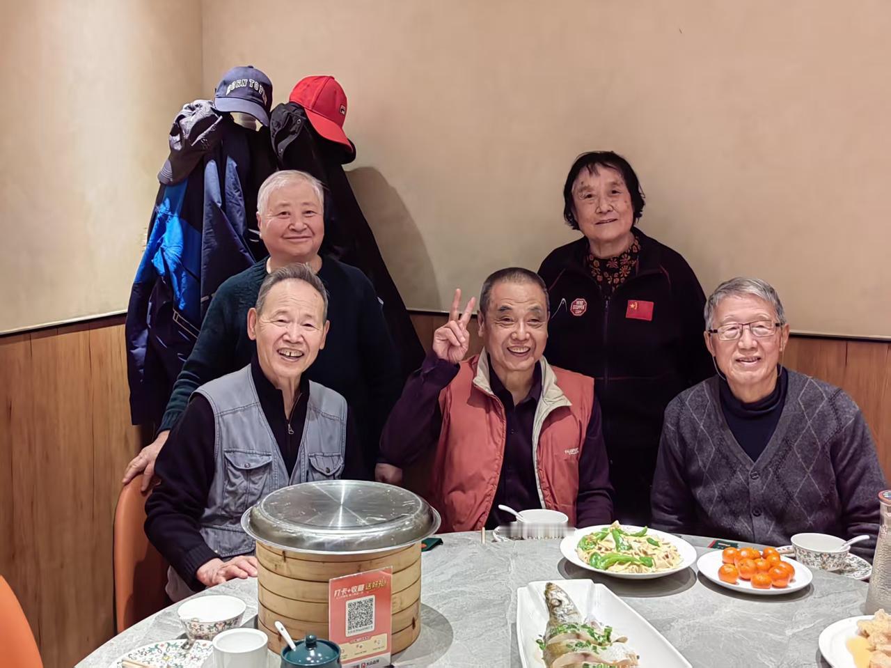 耄耋团聚成追忆，抒情只待在梦时
乙巳年腊月二十二、二十三日，无疑是我一生中最不需