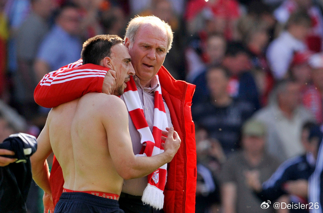 🚨你的領導理念是什麼❓🎙️赫內斯：“你必須嚴格管理老球員，但也要保護年輕球員