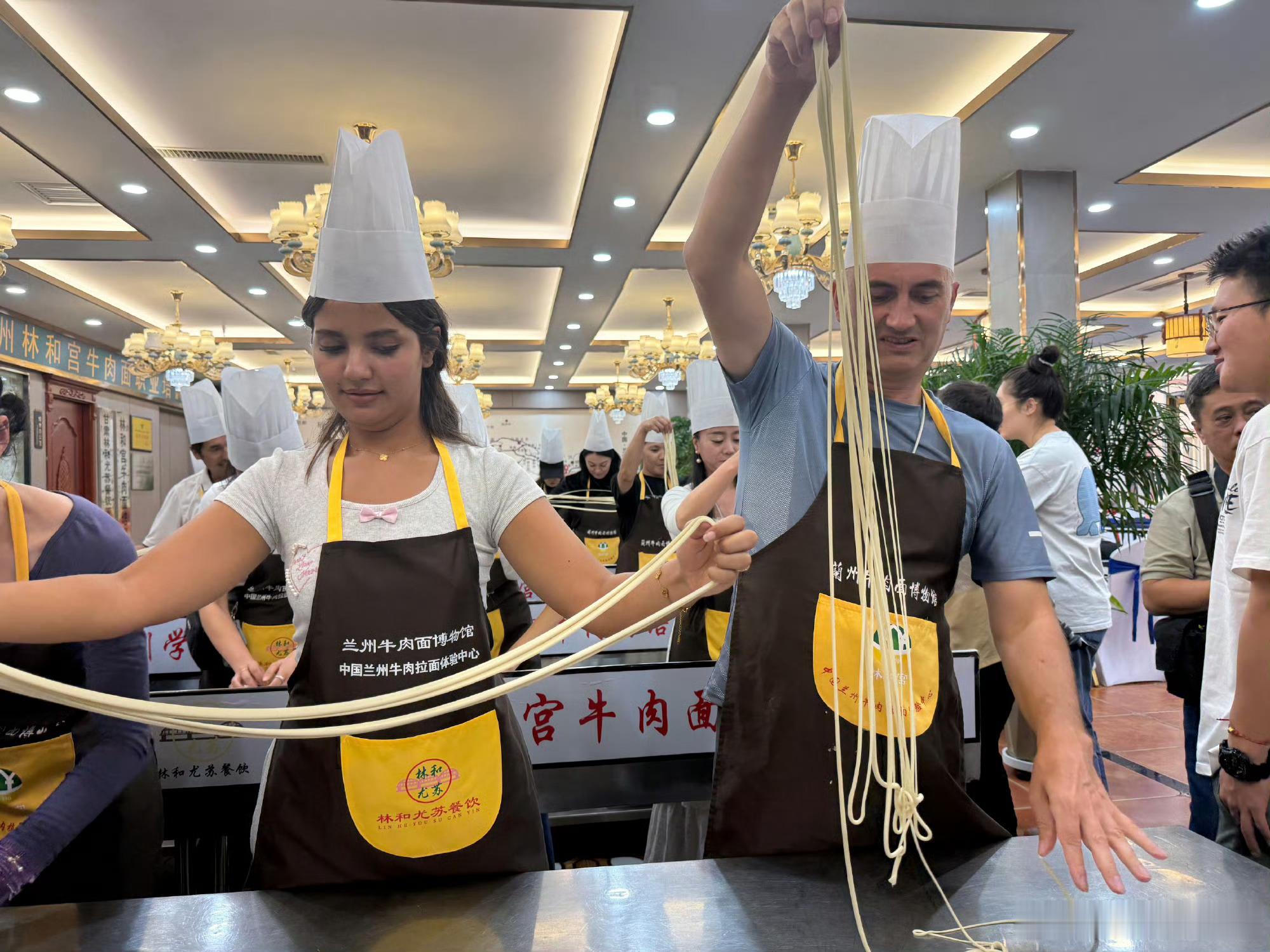黄河之滨的味觉名片  外媒品读兰州牛肉面文脉外媒走进兰州牛肉面博物馆 第二届兰州