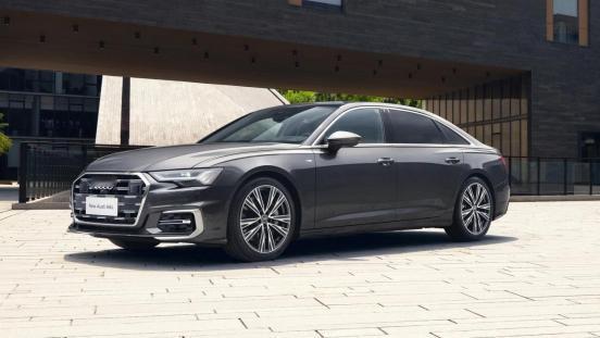 2023款45 TFSI quattro尊享致雅型，提车一星期就出现后备箱一脚踢
