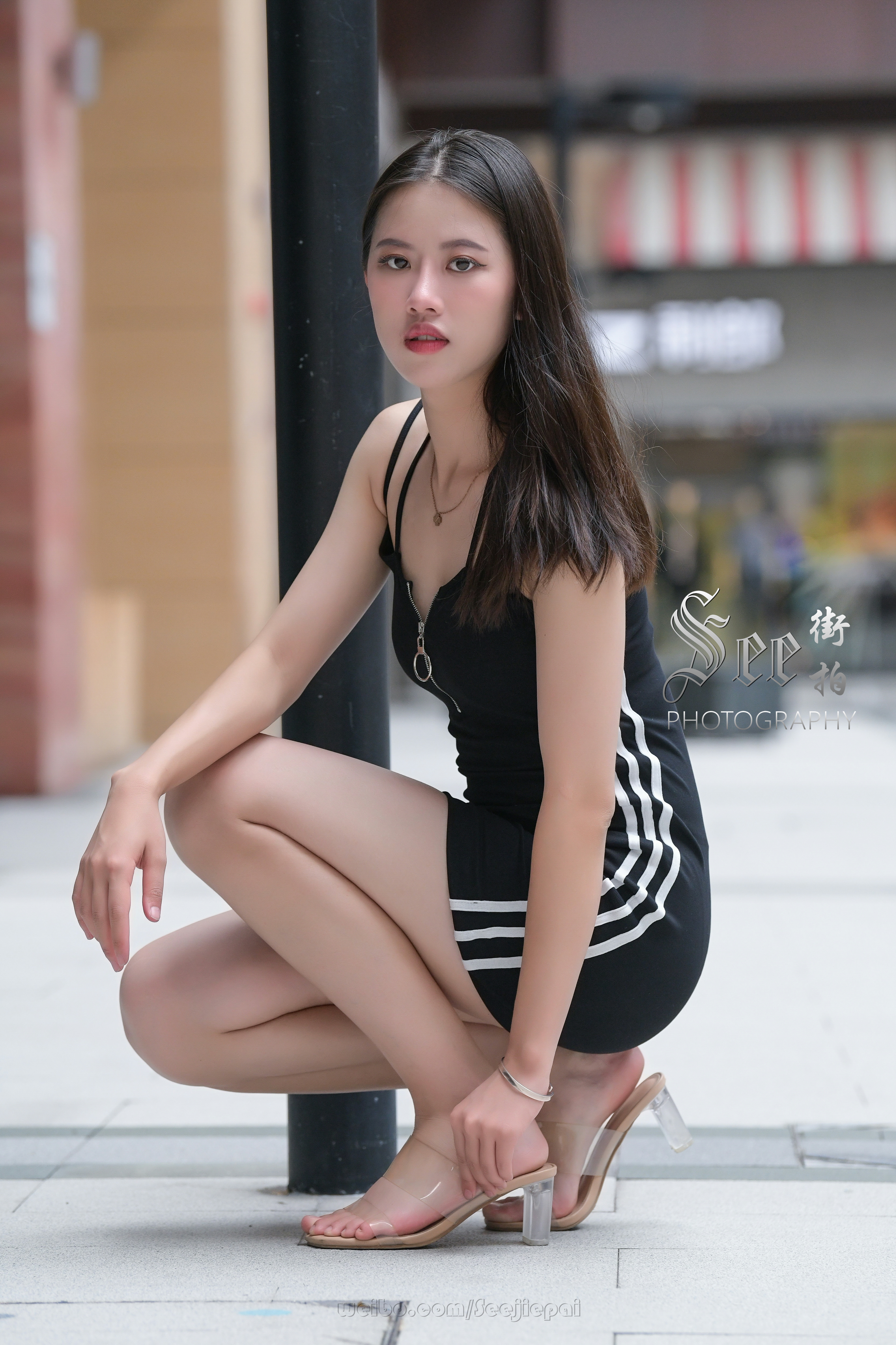 吊带黑裙，简单显白~~ ​​​