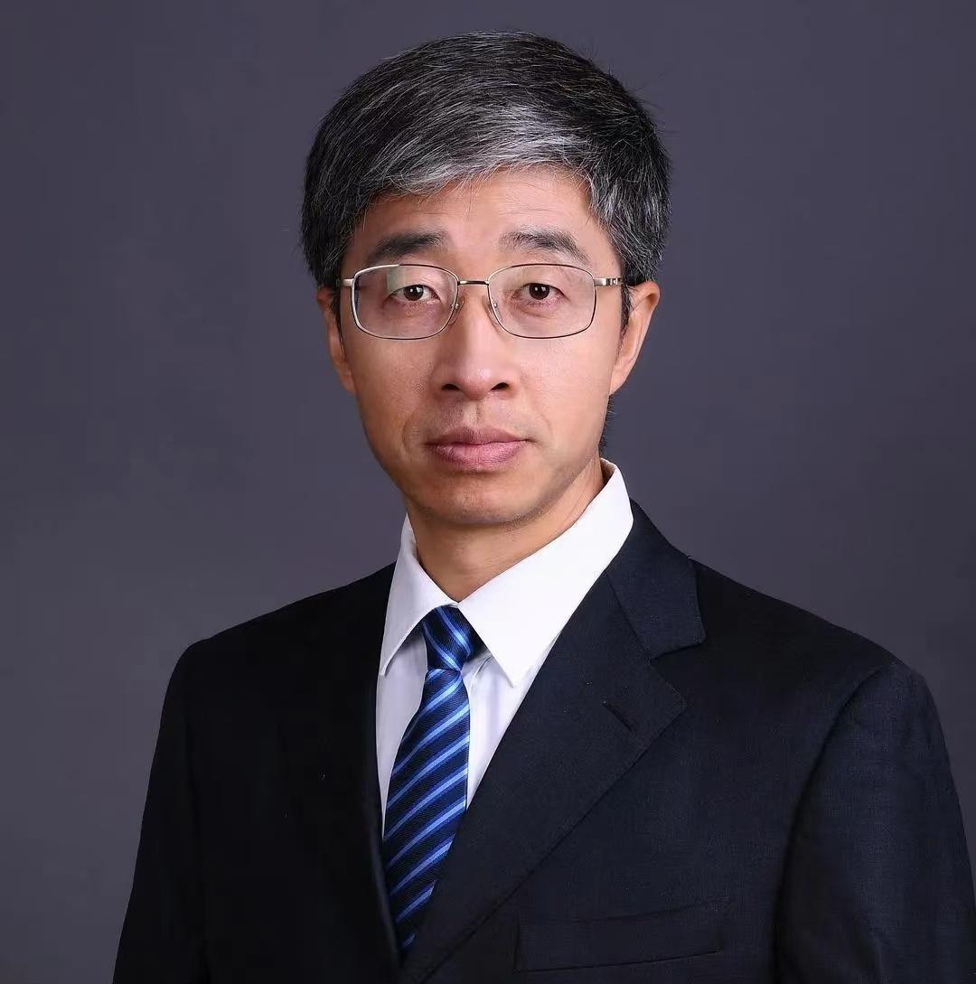 没想到一夜之间火了！北师大副教授陈志新，因为自己的课没有被教务处排上，但又不想浪