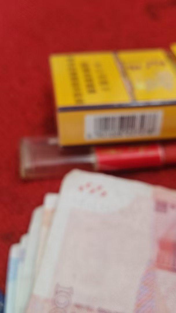 别奢望别人给你经济上的任何帮助，钱对任何人都是不够用的。