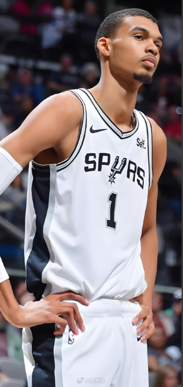 NBA现役臂展排行榜01文班亚马：身高223厘米 臂展244厘米02 伊迪：身高