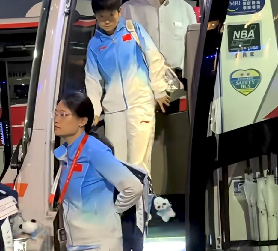 国乒凌晨4点拍照集合，
12点到达名古屋，
女队6点半才到邮轮，
男队到目前为止