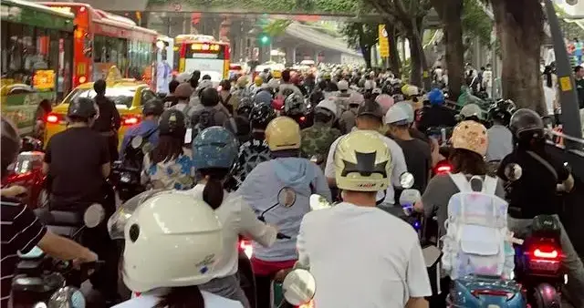 新国标逼疯4亿电动自行车主：不是车变慢了，是路权一直没理清