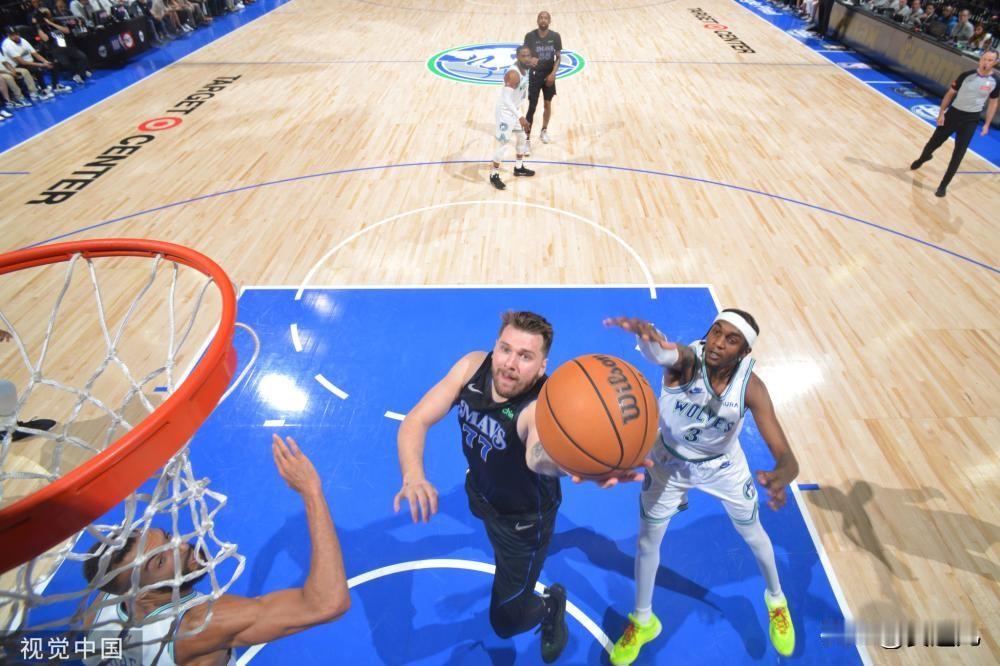 [NBA]独行侠逆转森林狼总分2-0
北京时间5月25日，NBA西部决赛第二场，