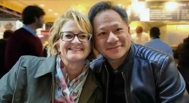 怪不得有这么一种说法，说华人如果和白人结婚，不出三代，基本就看不到华人的模样咯。