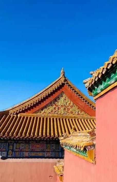 故宫缺钱到了什么地步，似乎永远入不敷出？故宫每年门票收入近 8 亿，文创收入大约