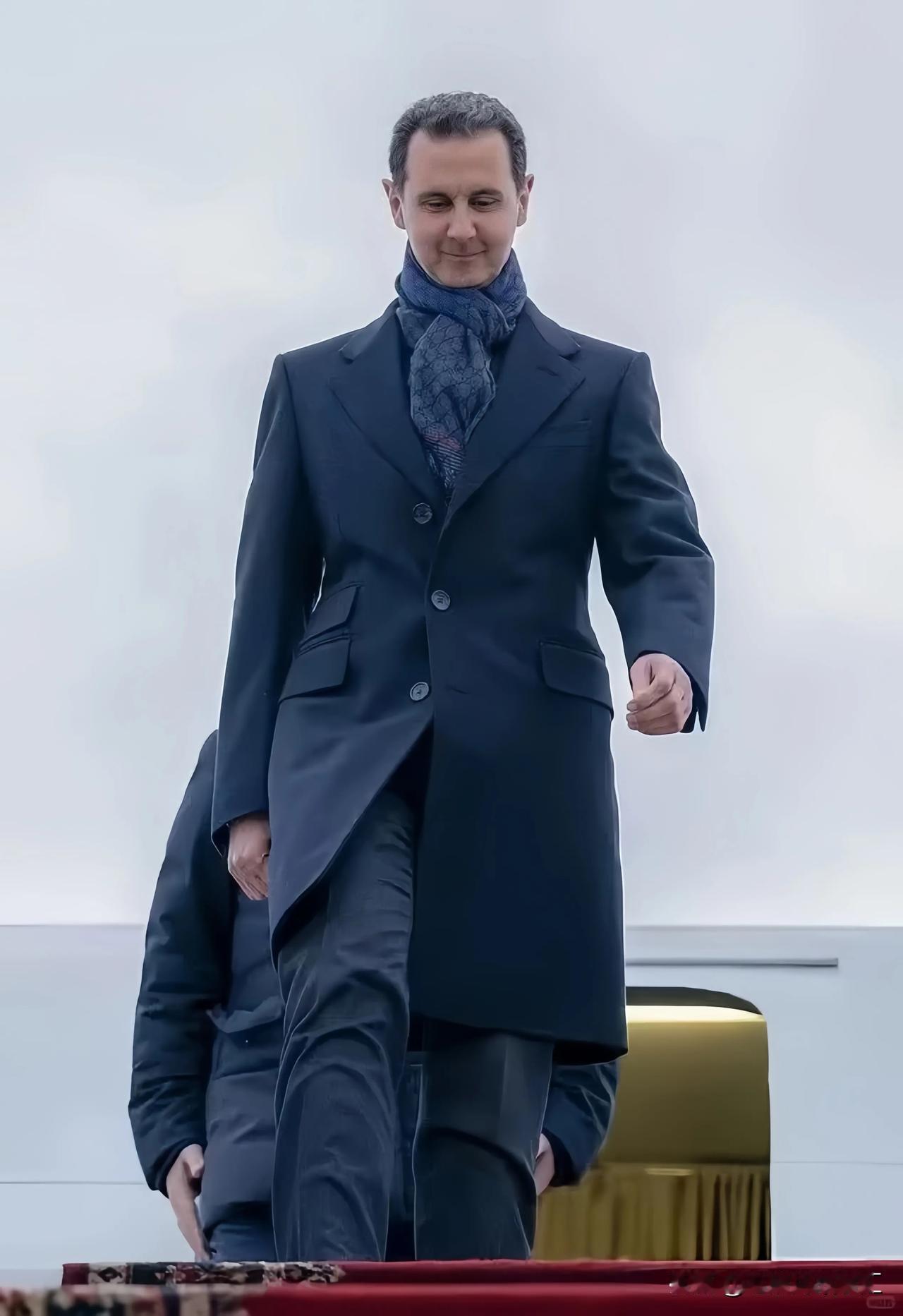 自信的男人！前叙利亚总统阿萨德已经安全降落俄罗斯！
   
     阿萨德自信