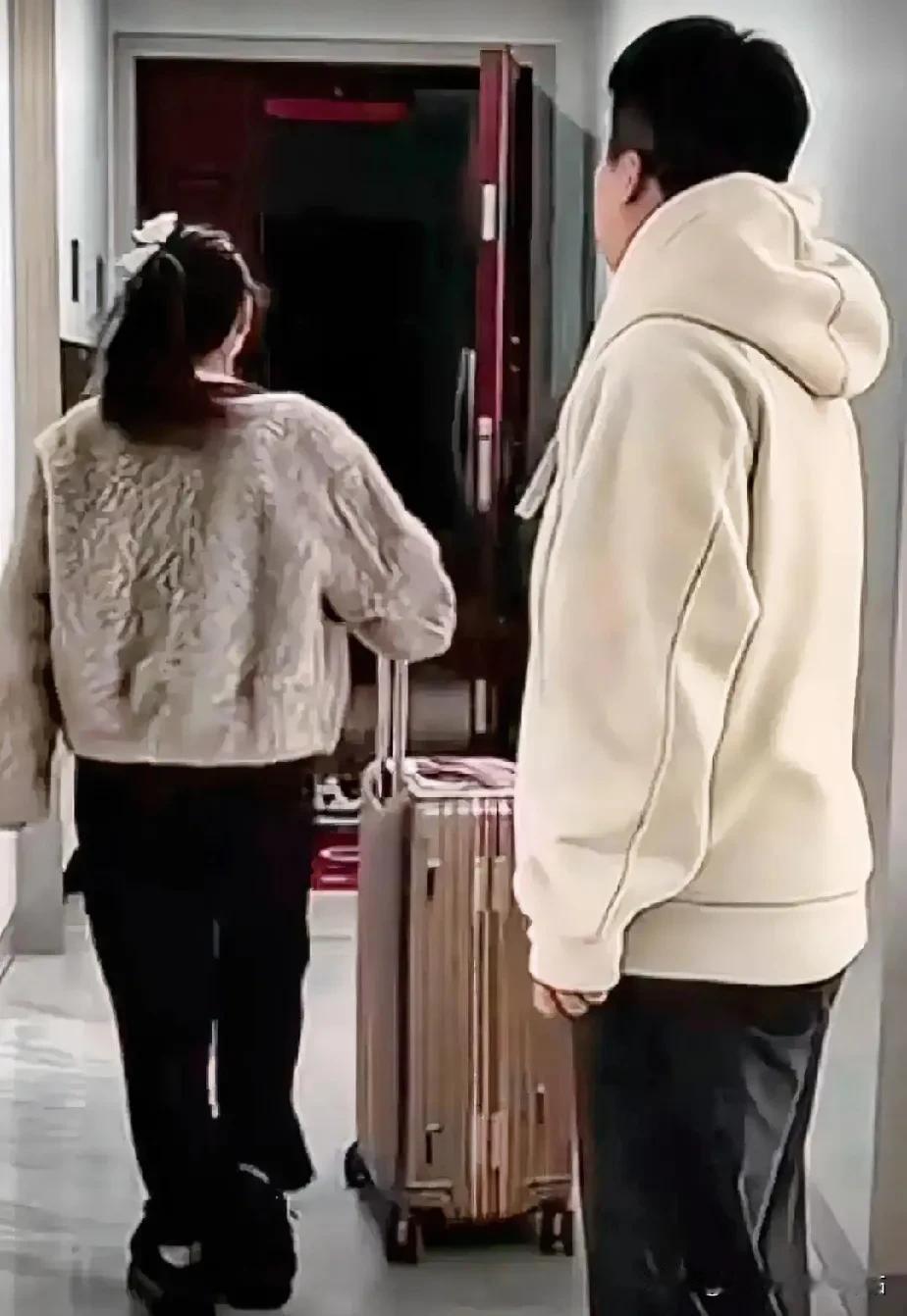 为钱闹离婚，夫妻情断真让人寒心！
这事儿说出来，真是让人听了心里直打颤，现在的人