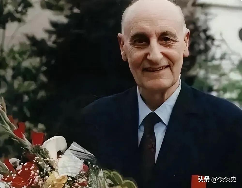 一个人能无私到什么程度！法国一男子来到中国40年时间，竟然无偿资助了40多位中国