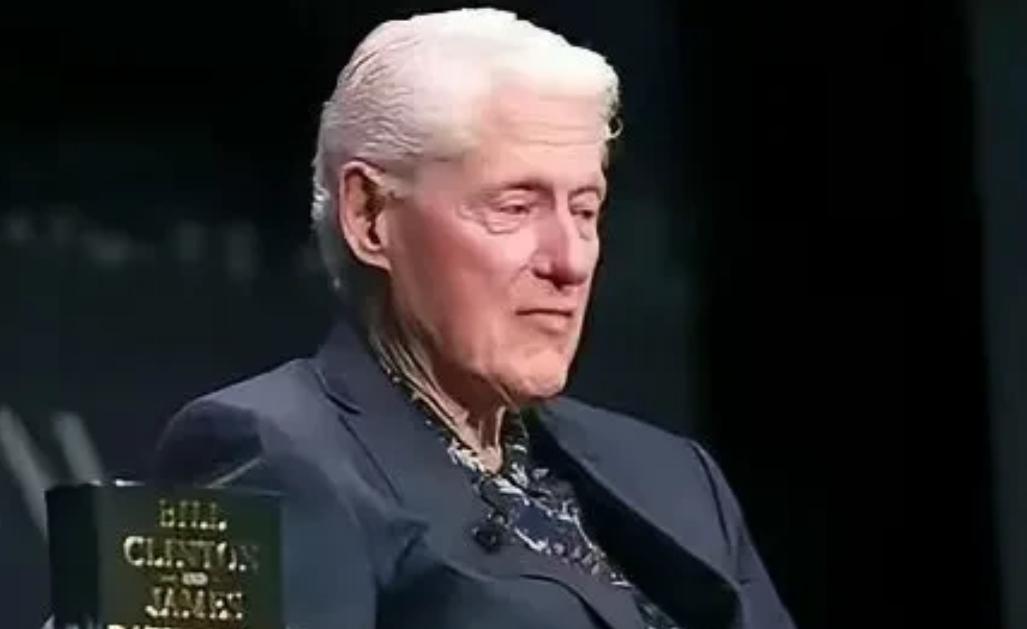 克林顿曾在回忆录中坦言，当时让中国加入世界贸易组织，是想以西方制定的规则来锁死中