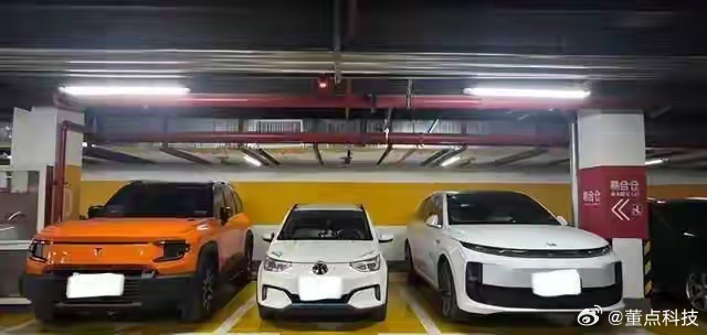 你又要长续航，又要冰箱彩电大沙发，现在又来吐槽车太宽，不好停车？不是你自己选的吗