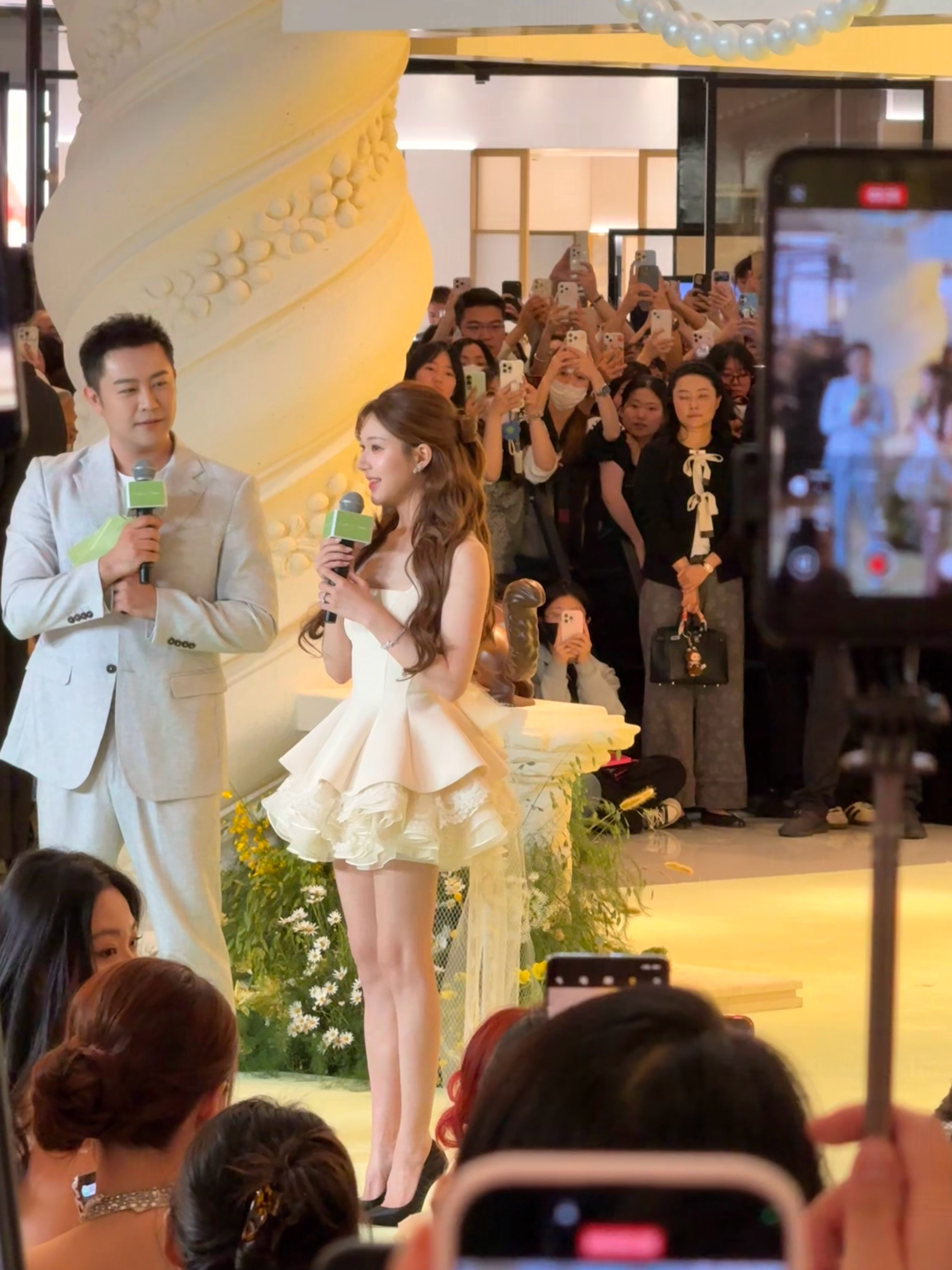 完全是公主 好震撼的美貌赵露思